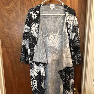 LuLaRoe Chic Black & White Floral Cardigan Size M
